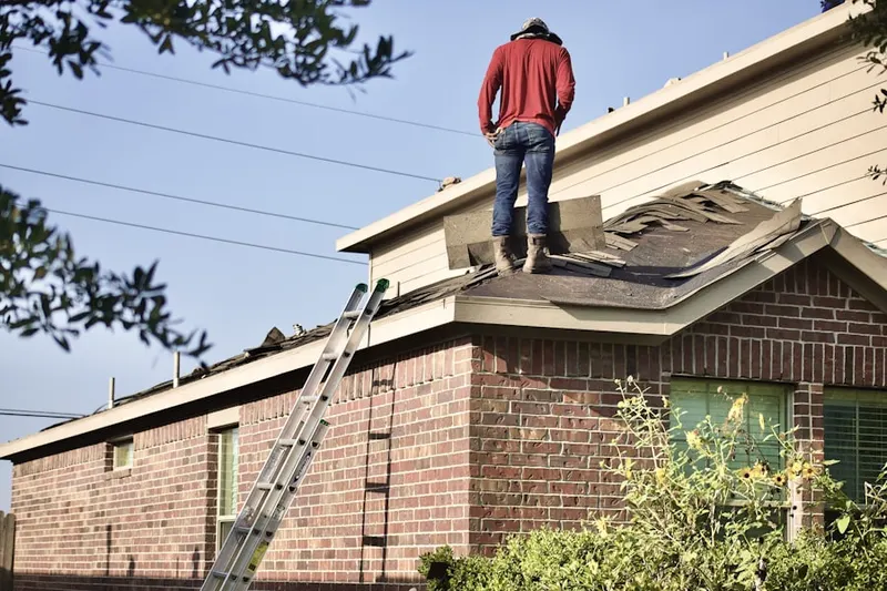 Professional roofer working on a residential roof in Griminger